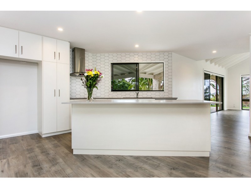 8 Katya Court, Ocean Shores NSW 2483