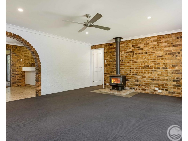 12  Mundarra Avenue, Ocean Shores NSW 2483