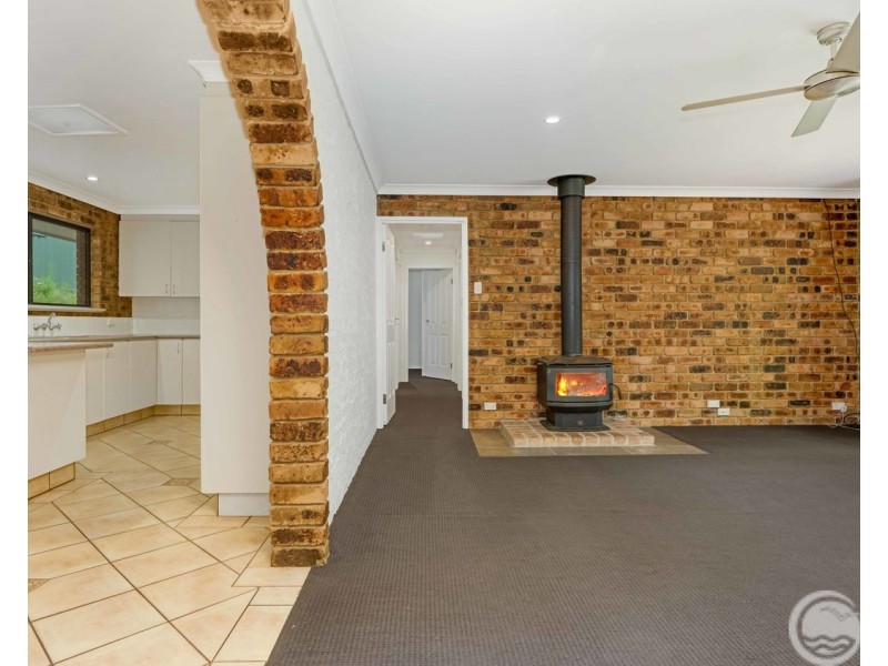 12  Mundarra Avenue, Ocean Shores NSW 2483