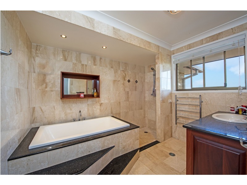 28 warrambool  rd, Ocean Shores NSW 2483