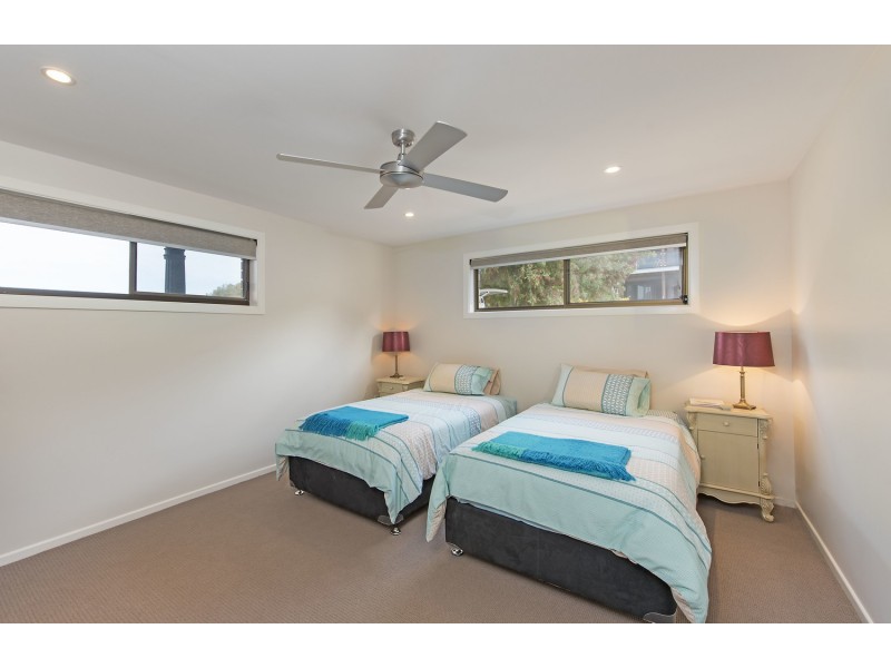 28 warrambool  rd, Ocean Shores NSW 2483
