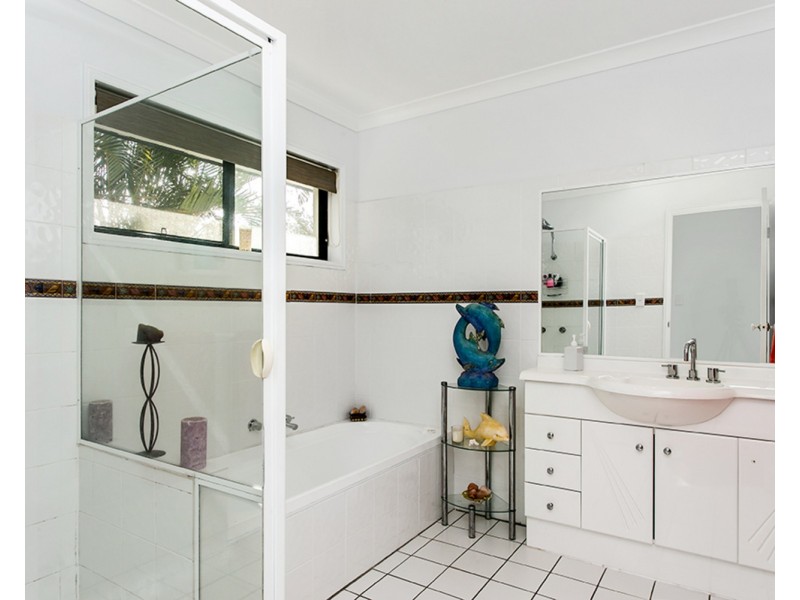 4 Dugun Court, Ocean Shores NSW 2483