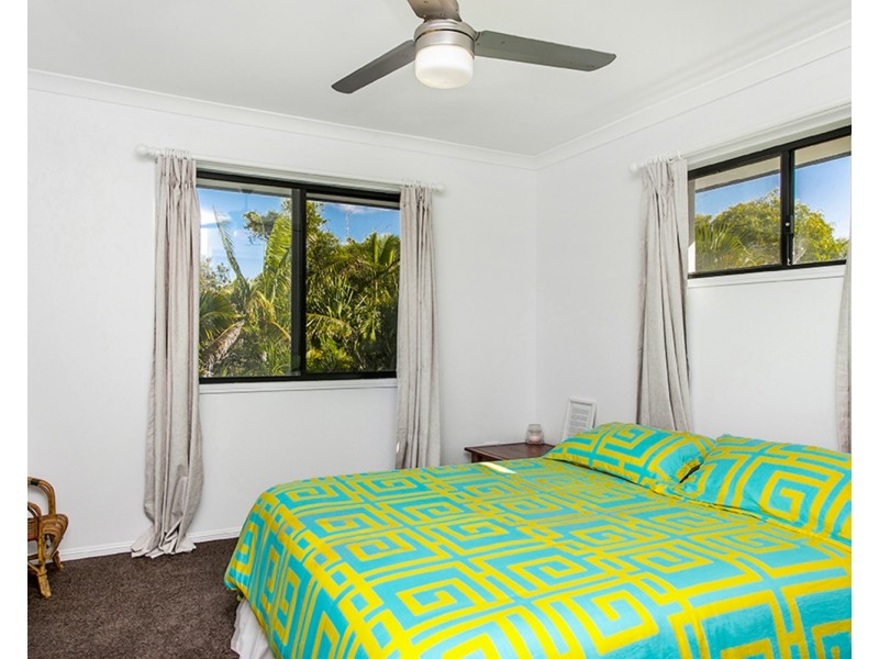 4 Dugun Court, Ocean Shores NSW 2483