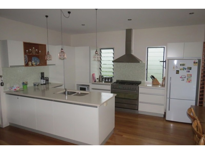 10 Bulgoon Crescent, Ocean Shores NSW 2483