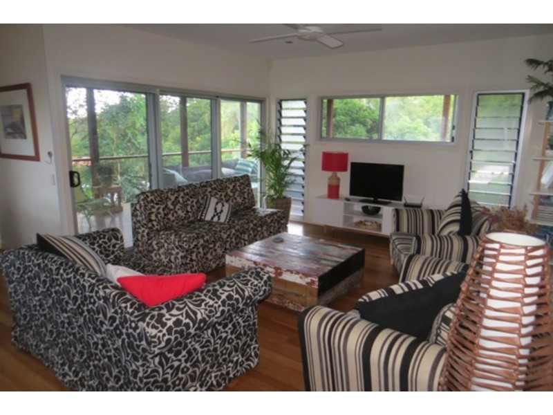 10 Bulgoon Crescent, Ocean Shores NSW 2483