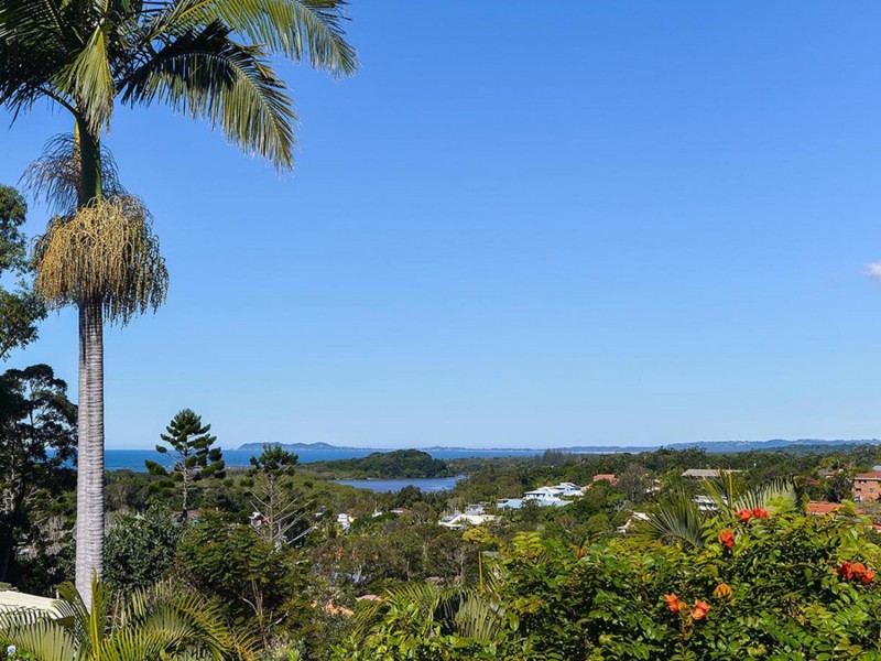 7 Yackatoon Court, Ocean Shores NSW 2483