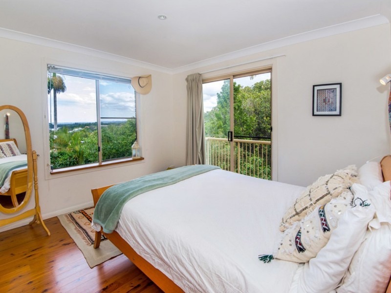 7 Yackatoon Court, Ocean Shores NSW 2483