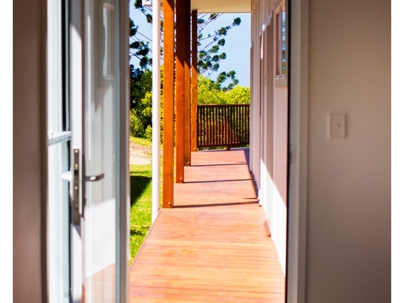 2/5 Kumbellin Glen, Ocean Shores NSW 2483