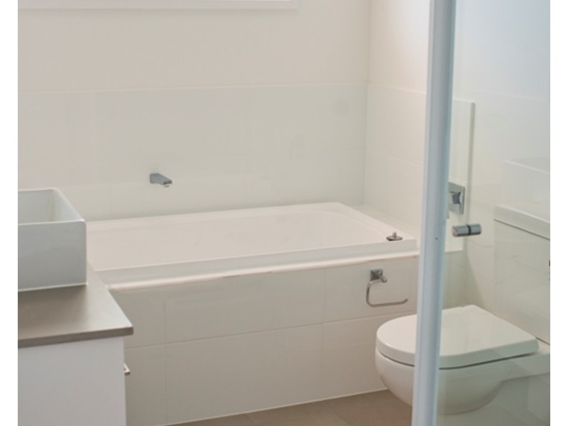 2/5 Kumbellin Glen, Ocean Shores NSW 2483