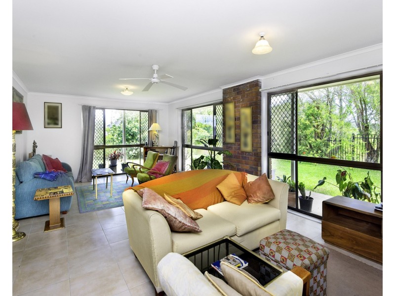 16 Aloota Crescent, Ocean Shores NSW 2483