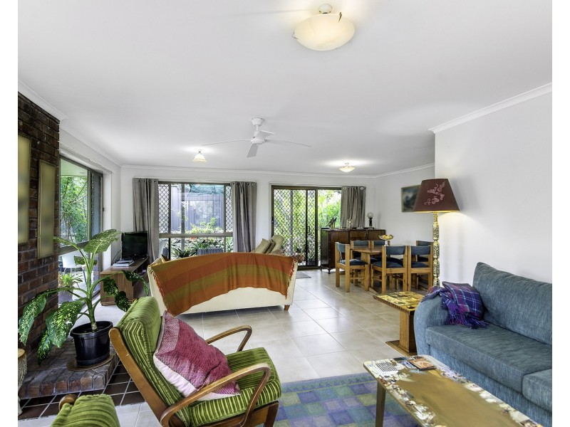 16 Aloota Crescent, Ocean Shores NSW 2483