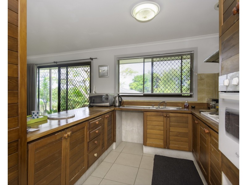 16 Aloota Crescent, Ocean Shores NSW 2483