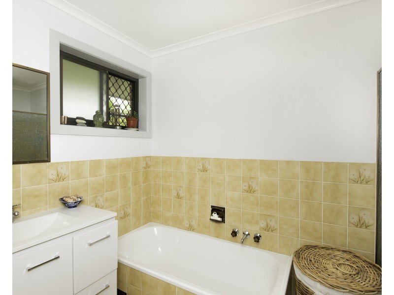 16 Aloota Crescent, Ocean Shores NSW 2483