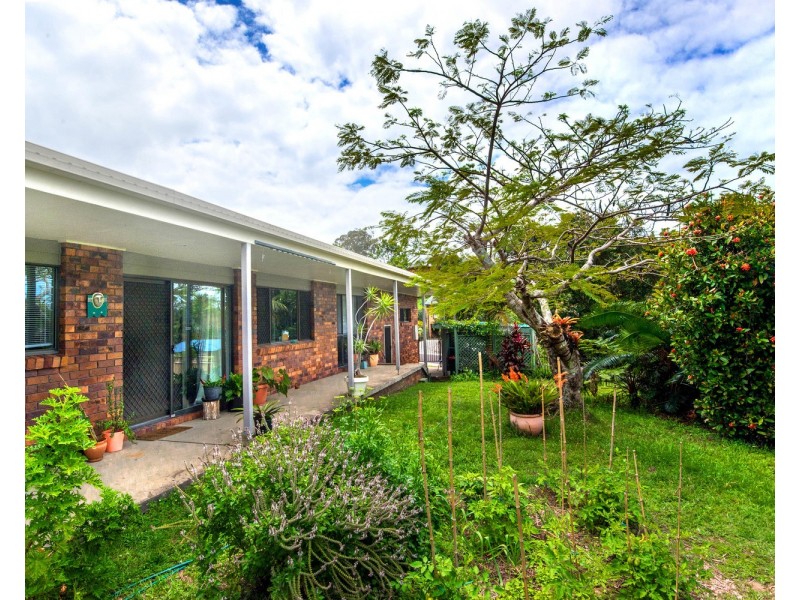 16 Aloota Crescent, Ocean Shores NSW 2483