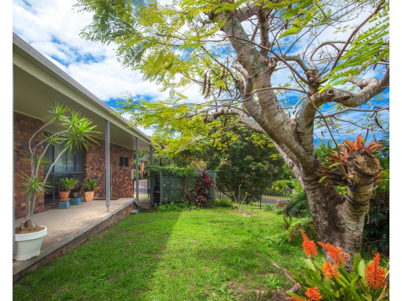 16 Aloota Crescent, Ocean Shores NSW 2483