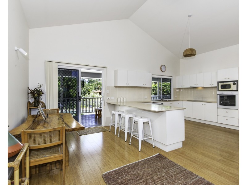 27 Natan Court, Ocean Shores NSW 2483