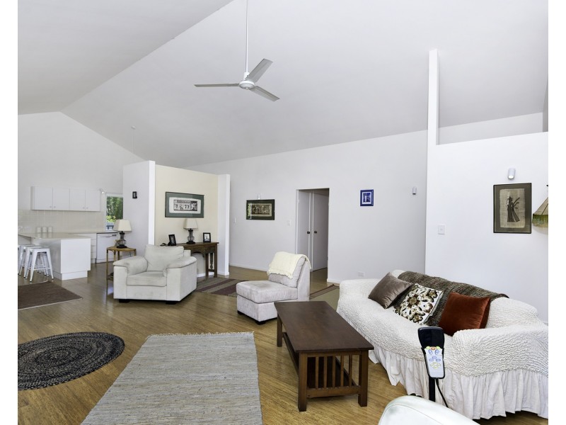 27 Natan Court, Ocean Shores NSW 2483