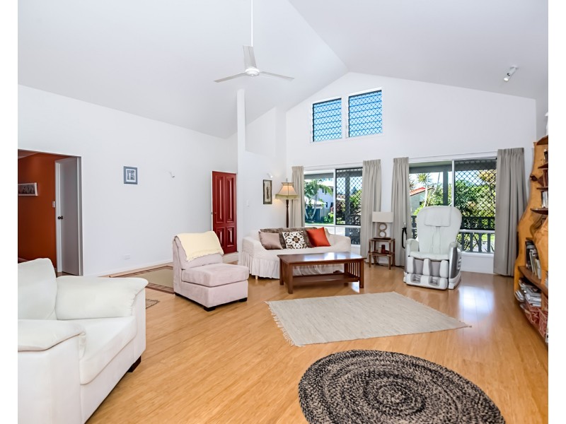 27 Natan Court, Ocean Shores NSW 2483