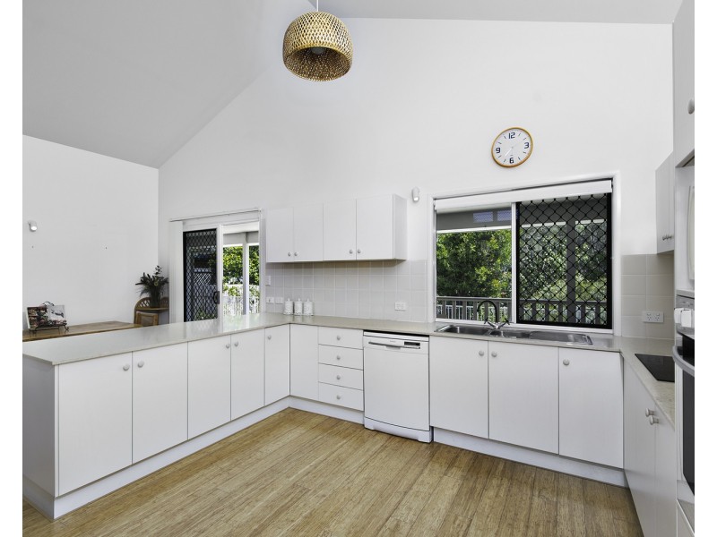 27 Natan Court, Ocean Shores NSW 2483