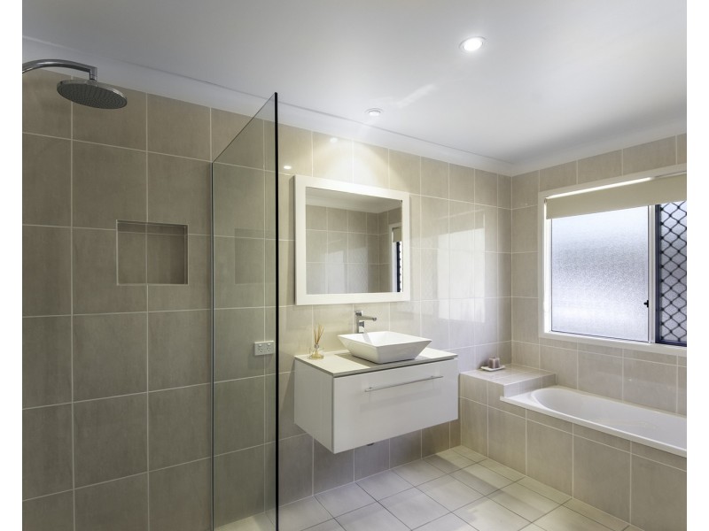 27 Natan Court, Ocean Shores NSW 2483