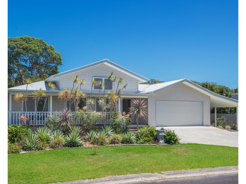 27 Natan Court, Ocean Shores NSW 2483