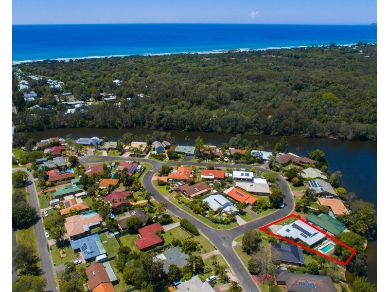 27 Natan Court, Ocean Shores NSW 2483