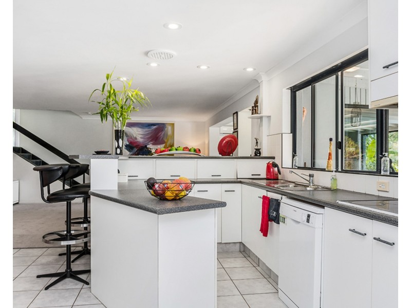 5 Harah Court, Ocean Shores NSW 2483