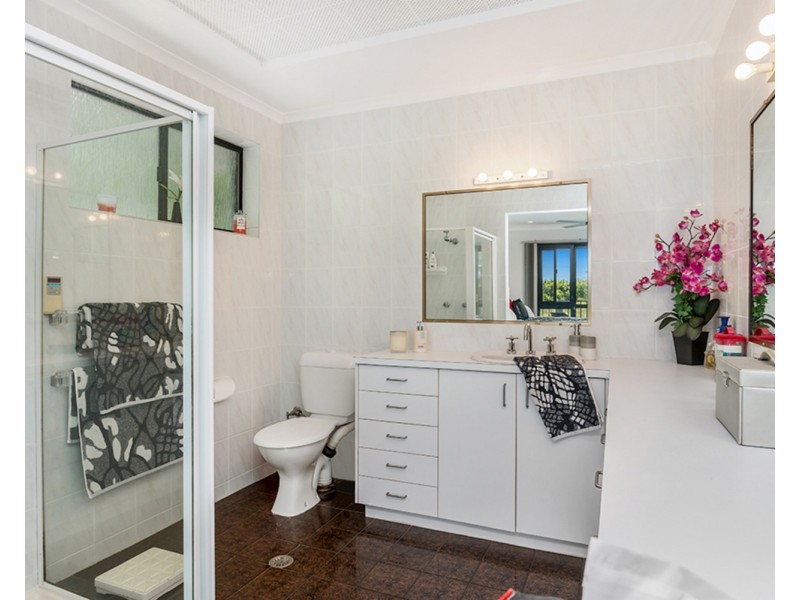 5 Harah Court, Ocean Shores NSW 2483