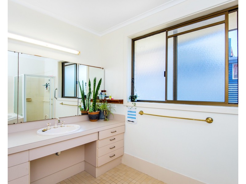 17 Wirree Drive, Ocean Shores NSW 2483