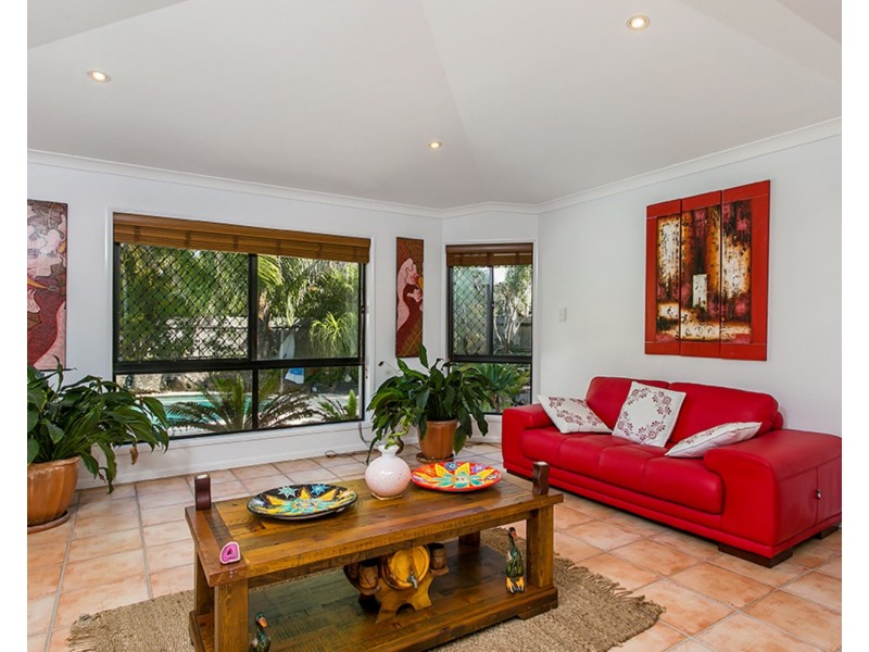 4 Dugun Court, Ocean Shores NSW 2483