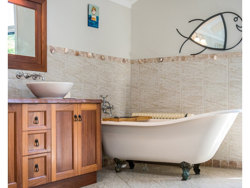 13 Goolara Court, Ocean Shores NSW 2483