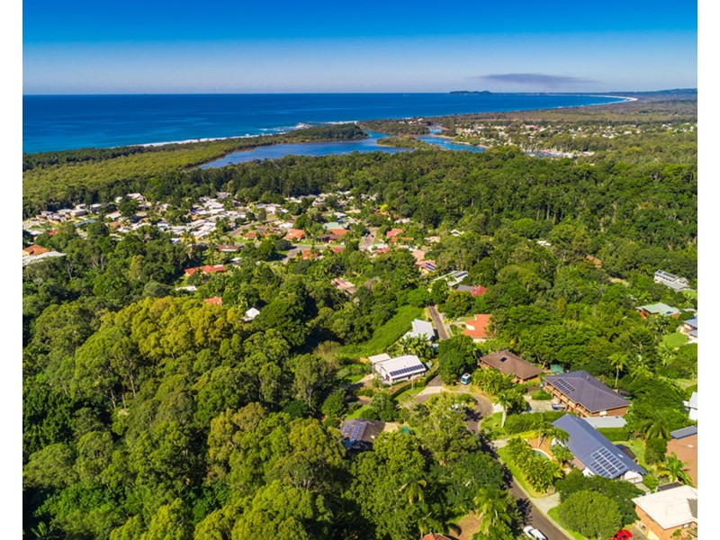 13 Goolara Court, Ocean Shores NSW 2483