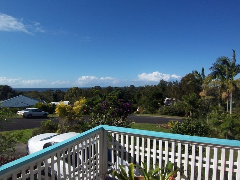 9 Yengarie Way, Ocean Shores NSW 2483