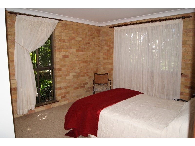 15 Yamble Drive, Ocean Shores NSW 2483