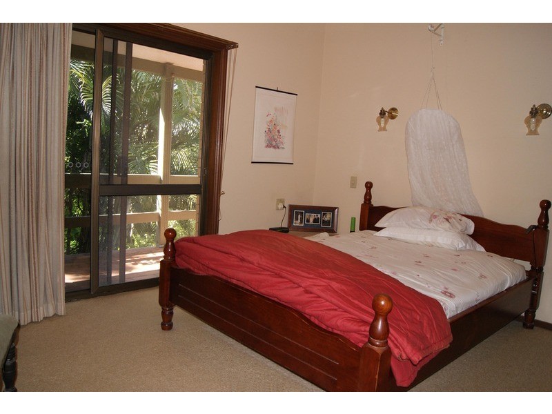 15 Yamble Drive, Ocean Shores NSW 2483