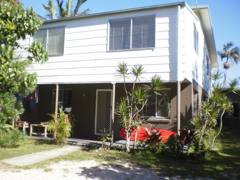 Upstairs/17 Pacific Street, New Brighton NSW 2483