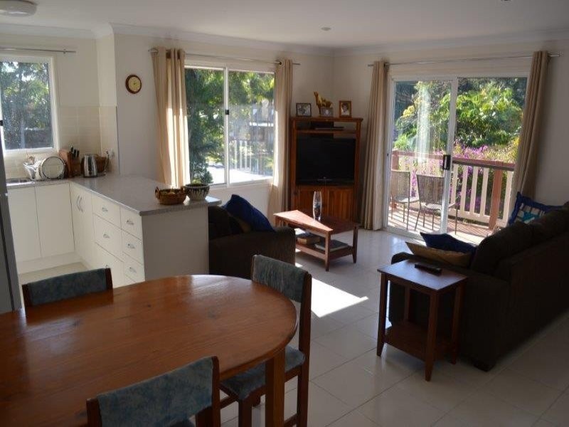 1 Nandroya Avenue, Ocean Shores NSW 2483