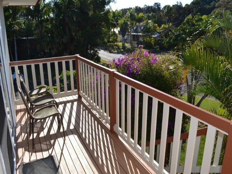 1 Nandroya Avenue, Ocean Shores NSW 2483