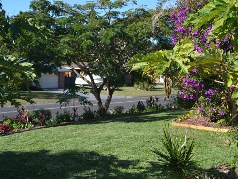 1 Nandroya Avenue, Ocean Shores NSW 2483