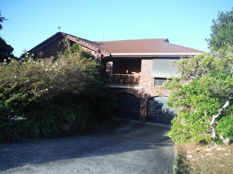 2 Katya Court, Ocean Shores NSW 2483