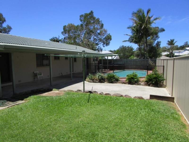 1 BINYA Place, Ocean Shores NSW 2483