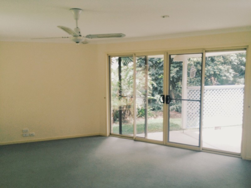 2 GLENDALE Crescent, Ocean Shores NSW 2483