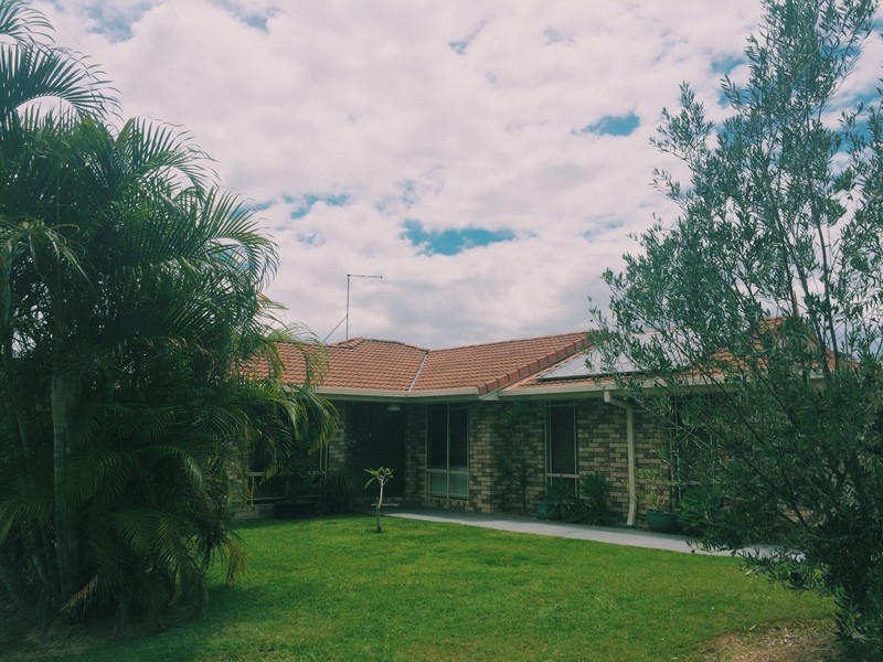 2 GLENDALE Crescent, Ocean Shores NSW 2483