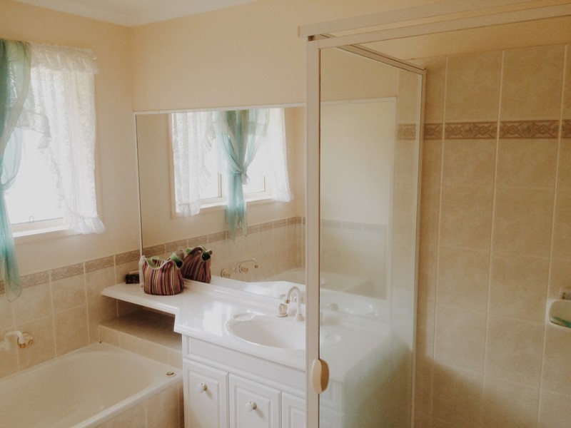 2 GLENDALE Crescent, Ocean Shores NSW 2483