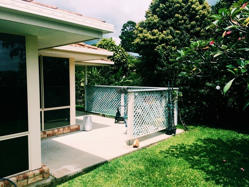 2 GLENDALE Crescent, Ocean Shores NSW 2483