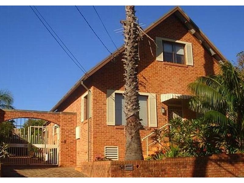 * Victoria Avenue, Willoughby NSW 2068