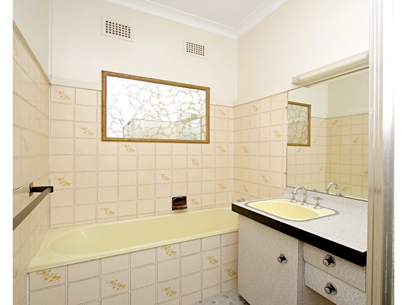 2 Elke Crescent, Chester Hill NSW 2162