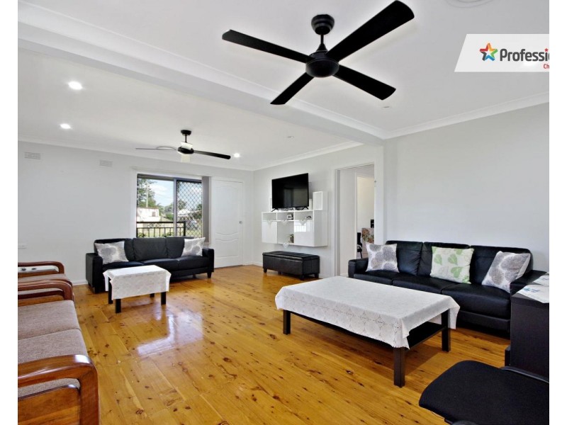 22 Van Dieman Crescent, Fairfield West NSW 2165