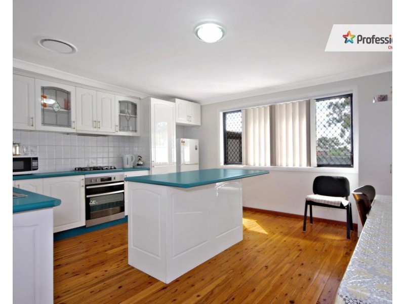 22 Van Dieman Crescent, Fairfield West NSW 2165