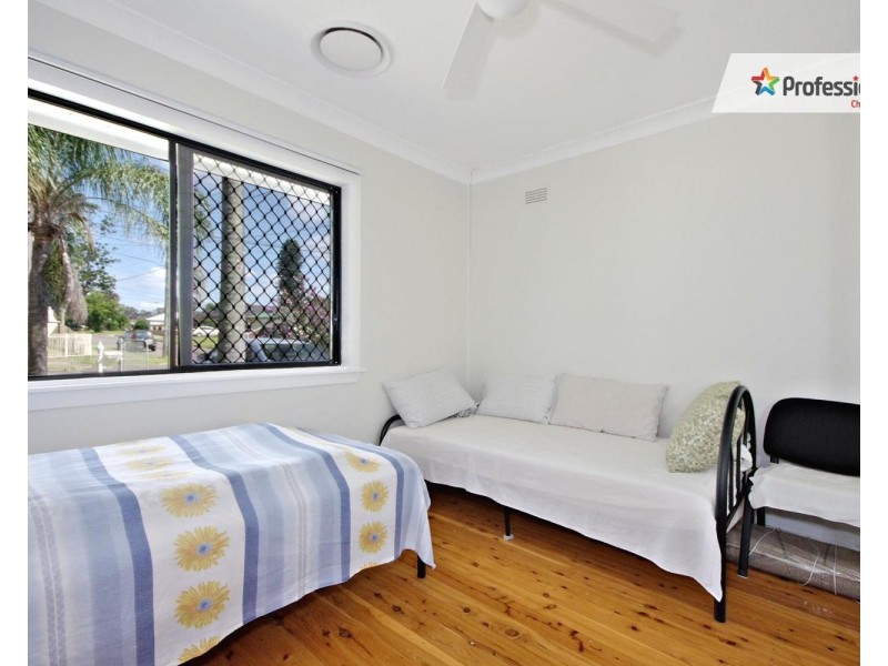 22 Van Dieman Crescent, Fairfield West NSW 2165